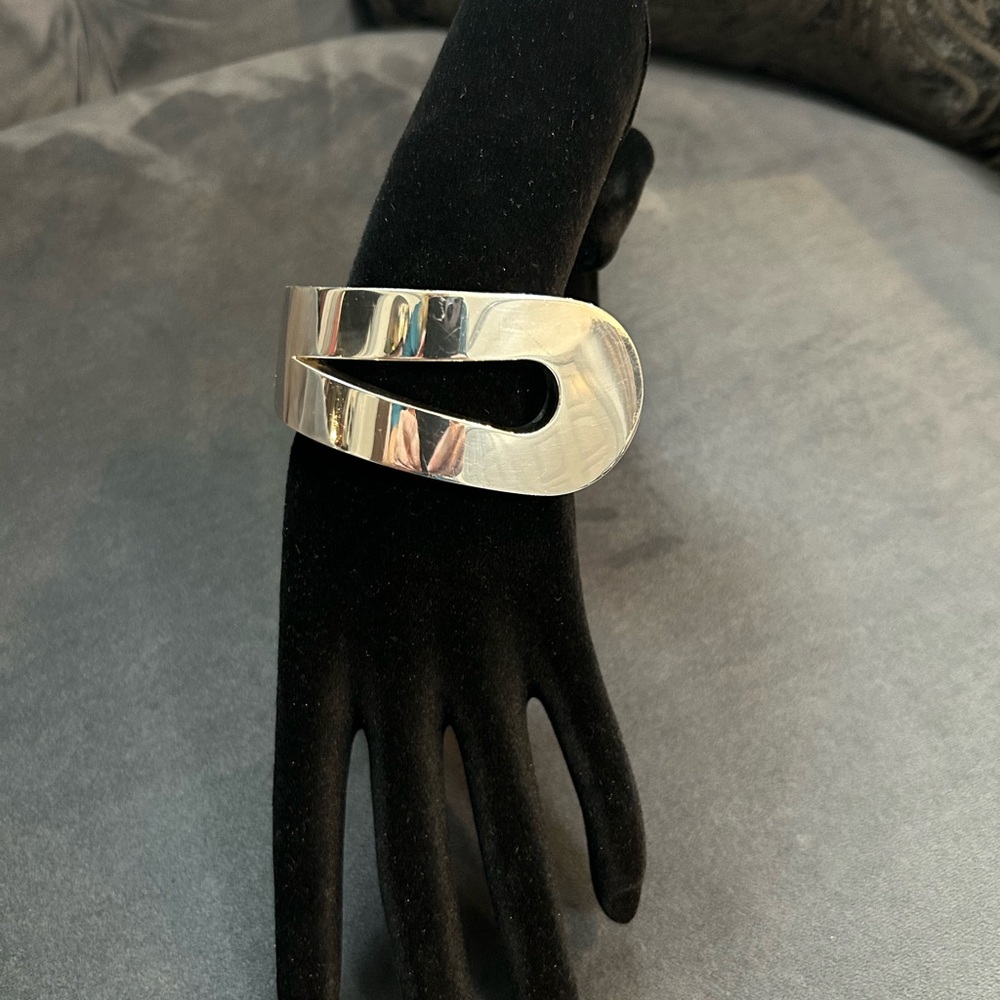 Tiffany & Co sterling silver loop bracelet